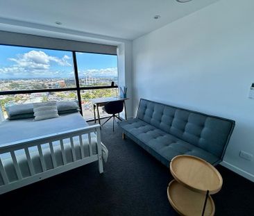 Fully Furnished Secure Studio Apartment - Photo 2