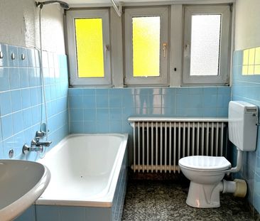 Renovierungsbedürftige 3-ZKB OG-Wohnung in einem Zweifamilienhaus i... - Photo 4