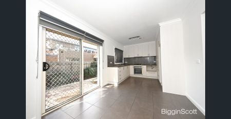 THE ULTIMATE IN TOWNHOUSE LIVING! - Photo 5