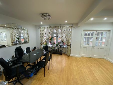 5 bedroom semi-detached house to rent - Photo 4