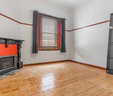 Central 3 Bedroom Home - Close to Everything! - Photo 1