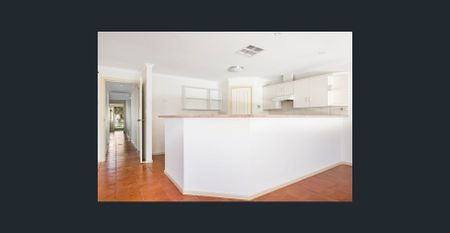 Park Views & Peaceful Living – Family Home! - Photo 2