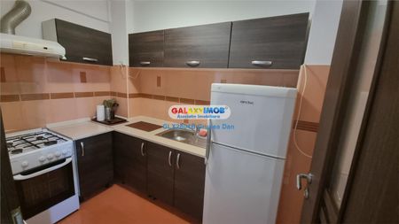 titan | garsoniera f spatioasa | 42mp | metrou | 1984 | balcon AC cada - Fotografie 3