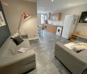 3 bedroom flat to rent - Photo 1