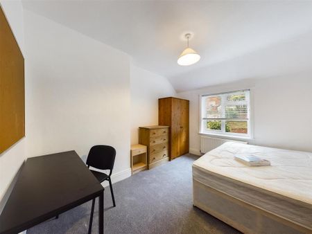 4 bedroom terraced house to rent - Photo 3