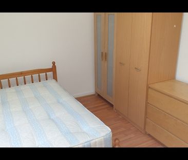 Room in a Shared Flat, Chichele Road, NW2 - Photo 3
