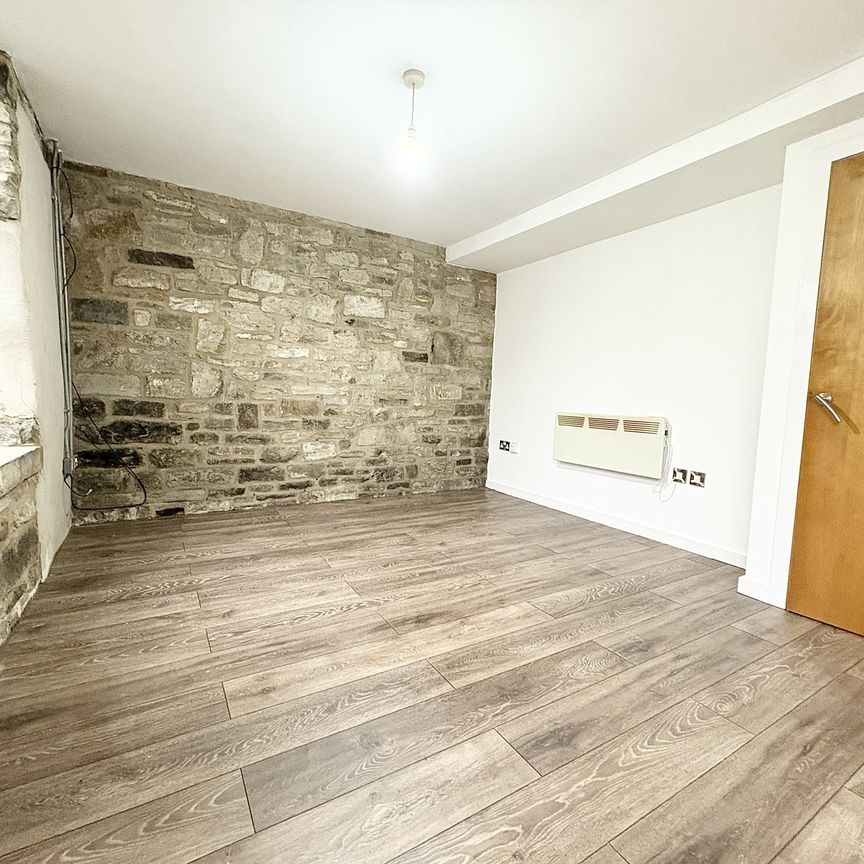 Highgate Mill Fold, Bradford, Queensbury - Photo 1