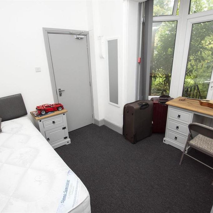 11 bedroom house to rent - Photo 1