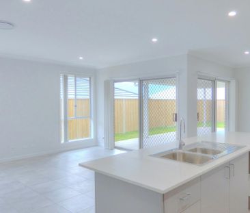 5 Bedrooms - Stylish and Spacious - Photo 1