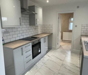 3 bedroom end of terrace house to rent - Photo 6