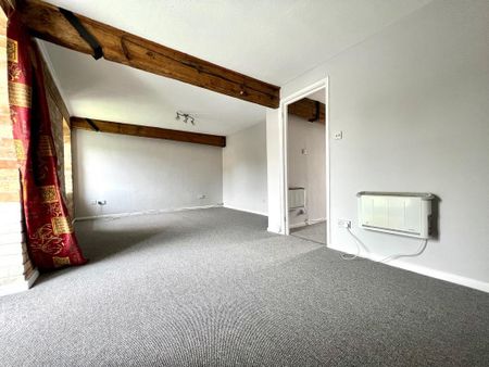 2 bedroom maisonette to rent - Photo 2