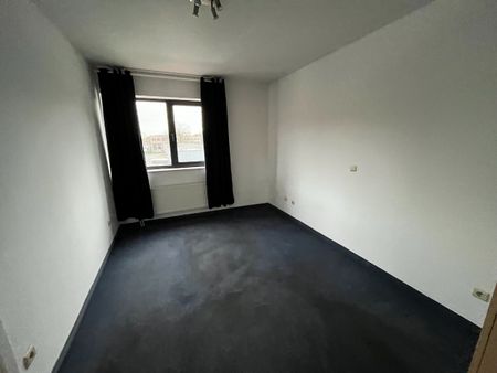 Tweeslaapkamerappartement met staanplaats in centrum Genk. - Foto 5