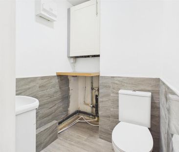 2 bedroom end of terrace house to rent - Photo 2