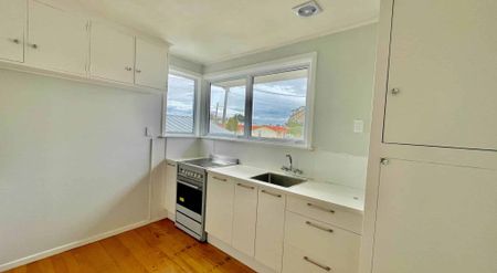 Comfort & Convenience in Prime Pakuranga Location! - Photo 3
