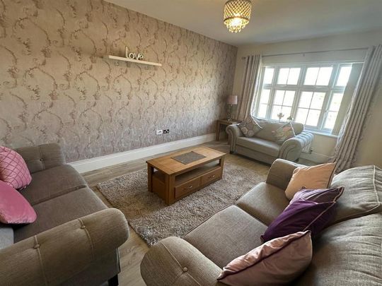 4 bedroom detached house to rent - Photo 1