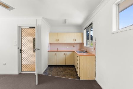 134 Jubilee Road, Elermore Vale NSW 2287 - House For Rent | Domain - Photo 2