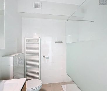 Uitzonderlijk groot gelijkvloers appartement met stadstuin en garage - Photo 2