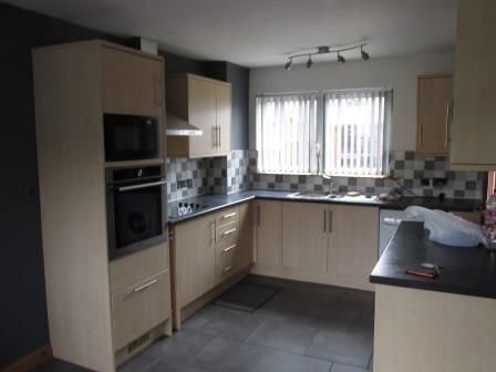 2 bedroom end of terrace house to rent - Photo 4