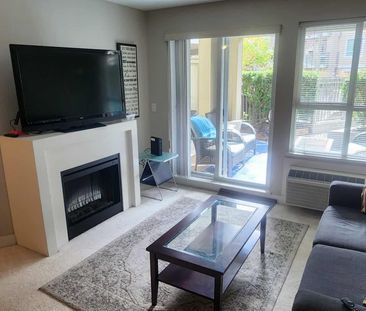 Big, Ground Floor 1 bed + den at Waterscapes - Photo 3