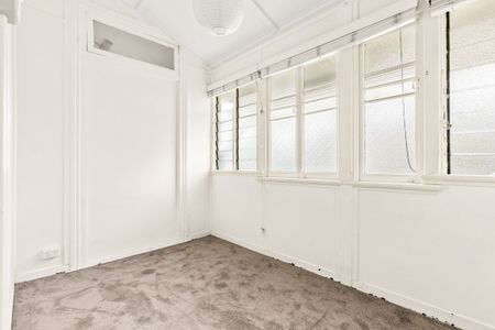 Charming Colonial-Style Apartment in the Heart of New Farm - Photo 4