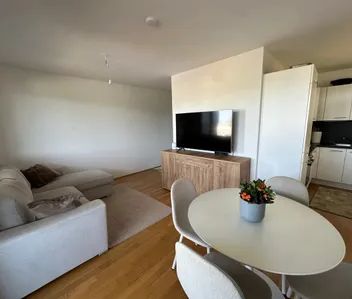 3-Zi Privat Wohnung mit großem Balkon und Aussicht - Photo 1