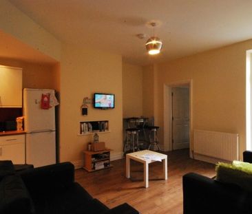 3 Bed - Amble Grove, Sandyford - Photo 4