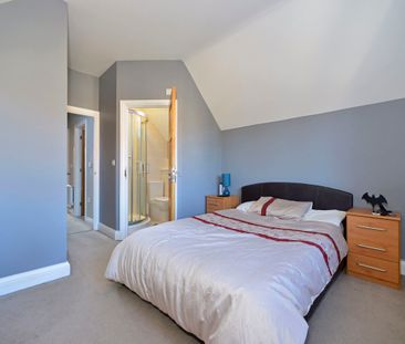 Langborough Court Godalming, Godalming - 2 bedrooms Property for le... - Photo 3