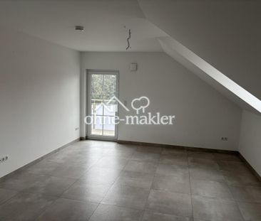 Helle 2-Zimmer DG-Wohnung mit Einbauküche und Balkon - Foto 1