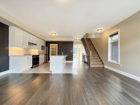 For Lease - 922 Isaac Phillips Way, Newmarket, Ontario - Photo 2