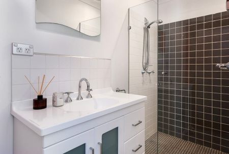 3/23 Hooker Boulevard, Broadbeach Waters QLD 4218 - Townhouse For Rent | Domain - Photo 2