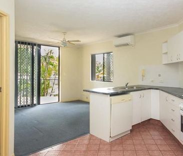 2/10 Bath Street, Labrador, QLD 4215 - Photo 4