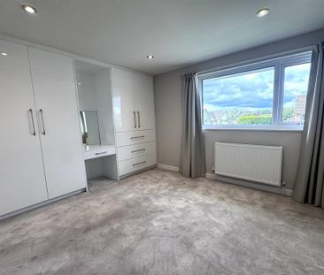 4 bedroom detached house to rent - Photo 4