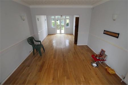 4 bedroom semi-detached house to rent - Photo 3