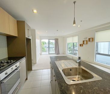 Spacious 2 bedroom apartment next to St Lukes mall - Photo 4