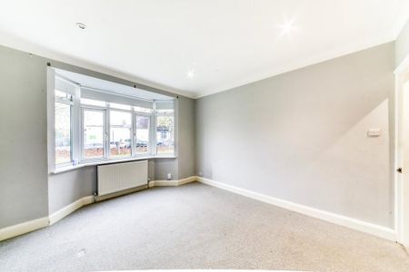 3 bedroom flat to rent - Photo 4
