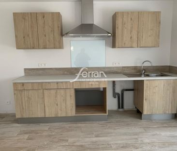 Location Maison 4 pièces 94m² ENTRECASTEAUX 83570 - Photo 4