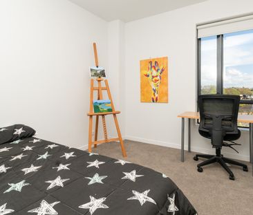 Modern 3-Bedroom Apartment with Stunning Views! - Photo 3