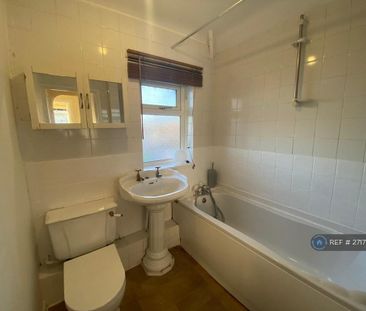 3 bedroom end of terrace house to rent - Photo 1