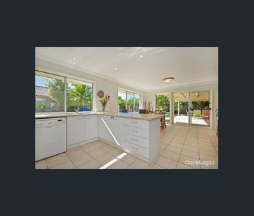 Ready for Summer 4 Bedroom lowset, Pool, 10KVA Solar, Aircon, SPACE - Photo 5