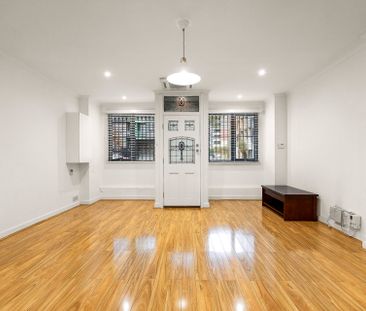 Superbly positioned in the city fringe (SPACIOUS VERSATILE RESIDENCE ) - Photo 1