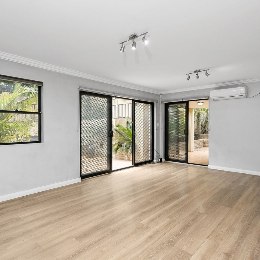 Oversized 2 Bedroom Ground Floor Unit - Photo 1