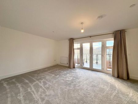 Waterfront Crescent, Mytchett, Camberley, Surrey, GU16 - Photo 2