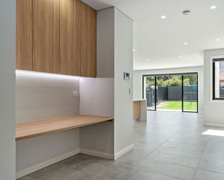 CONTEMPORARY DUPLEX IN PRIME LOCATION - Photo 3