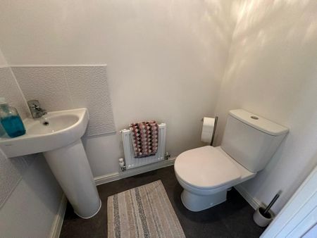 2 bedroom semi-detached house to rent - Photo 4