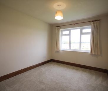 3 bedroom detached bungalow to rent - Photo 2