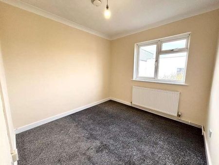 Greywell Road, Havant, PO9 - Photo 2