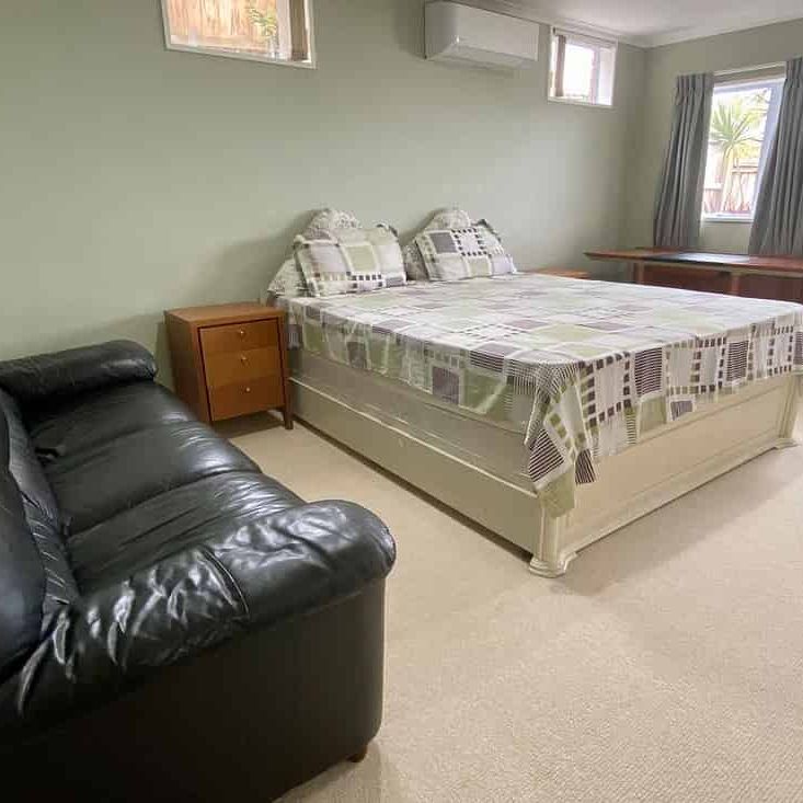 Spacious Furnished Ensuite with Kitchenette - Photo 1