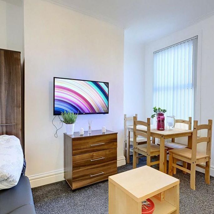 4 bedroom property to rent - Photo 1