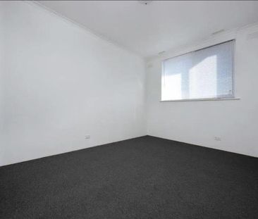 2 Bedroom Apartment WITH A POOL! Rear Gated Access to Kananook Cree... - Photo 1