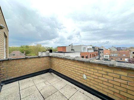Studio gelegen op de bovenste verdieping met twee terrassen in Mariakerke - Photo 5